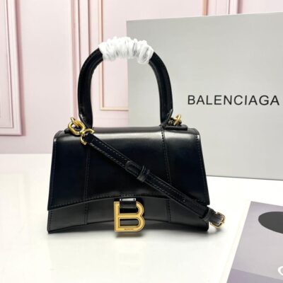 حقائب Balenciaga الجديدة